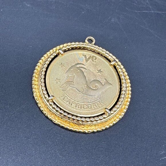 Vintage Capricorn Horoscope Necklace Pendant Goat Gold Toned Zodiac 1970s - Picture 1 of 7